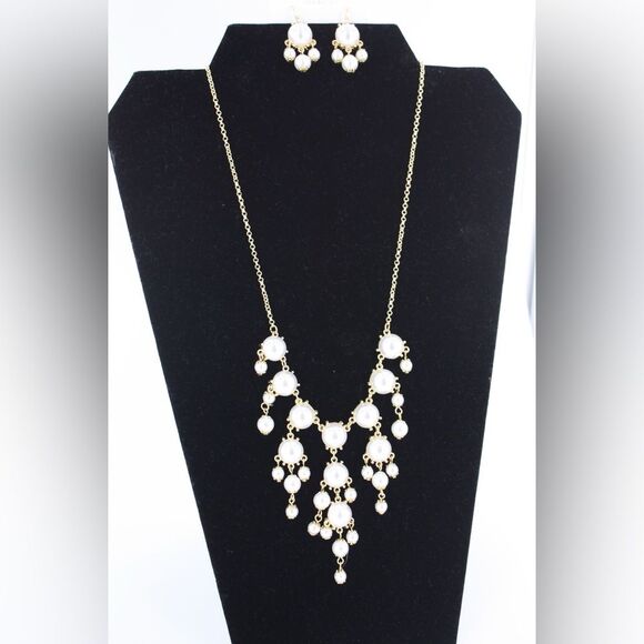 BEADED PEARL STYLE
NECKLACE and EARRING
Set Adjusts to 17" 
Brand new w/tags - Picture 1 of 3